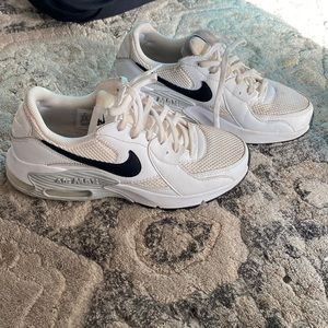 Nike air sneakers size 7